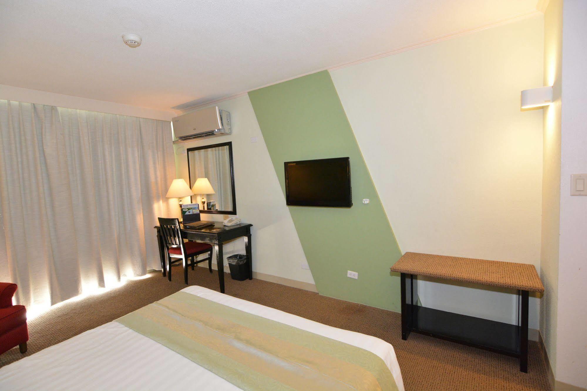 Century Hotel Garapan Ngoại thất bức ảnh
